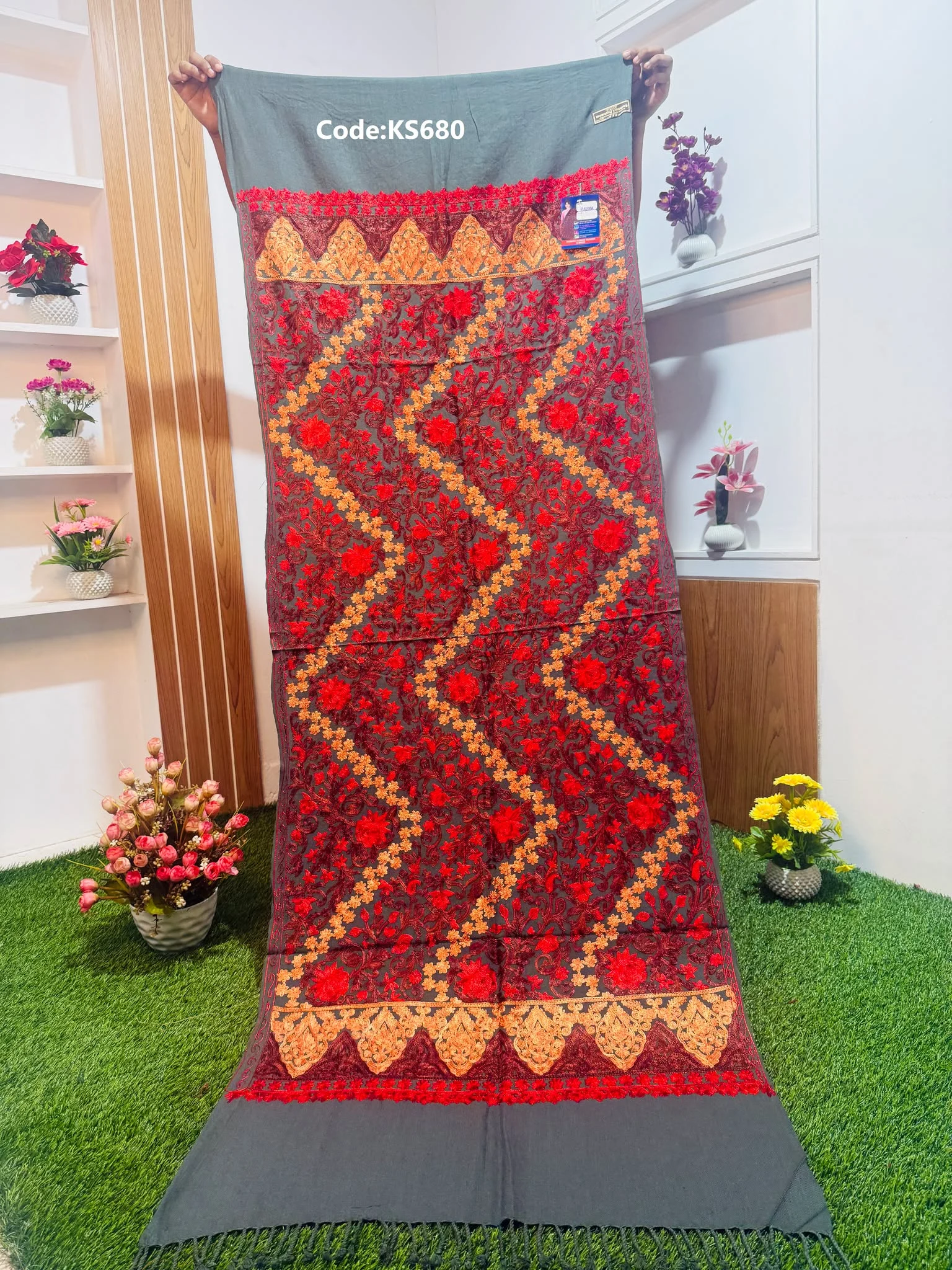 KS680 Beautiful Kashmiri Shawl - Ks680 - Image 1